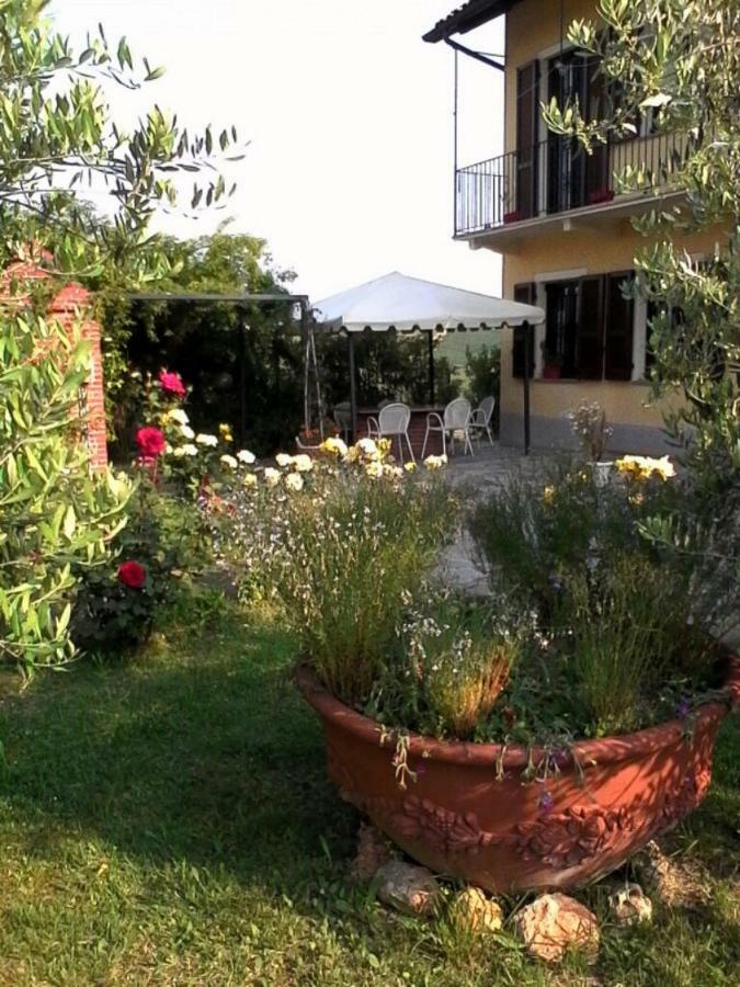 Gasthaus La Casa Dei Masue' Alba  Exterior foto