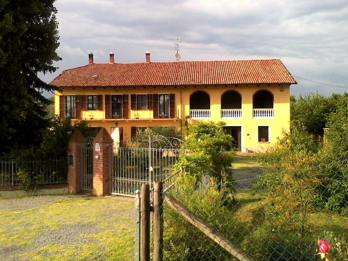 Gasthaus La Casa Dei Masue' Alba  Exterior foto